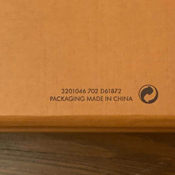 Authentic Louis Vuitton shopping & box - Picture 4 of 7